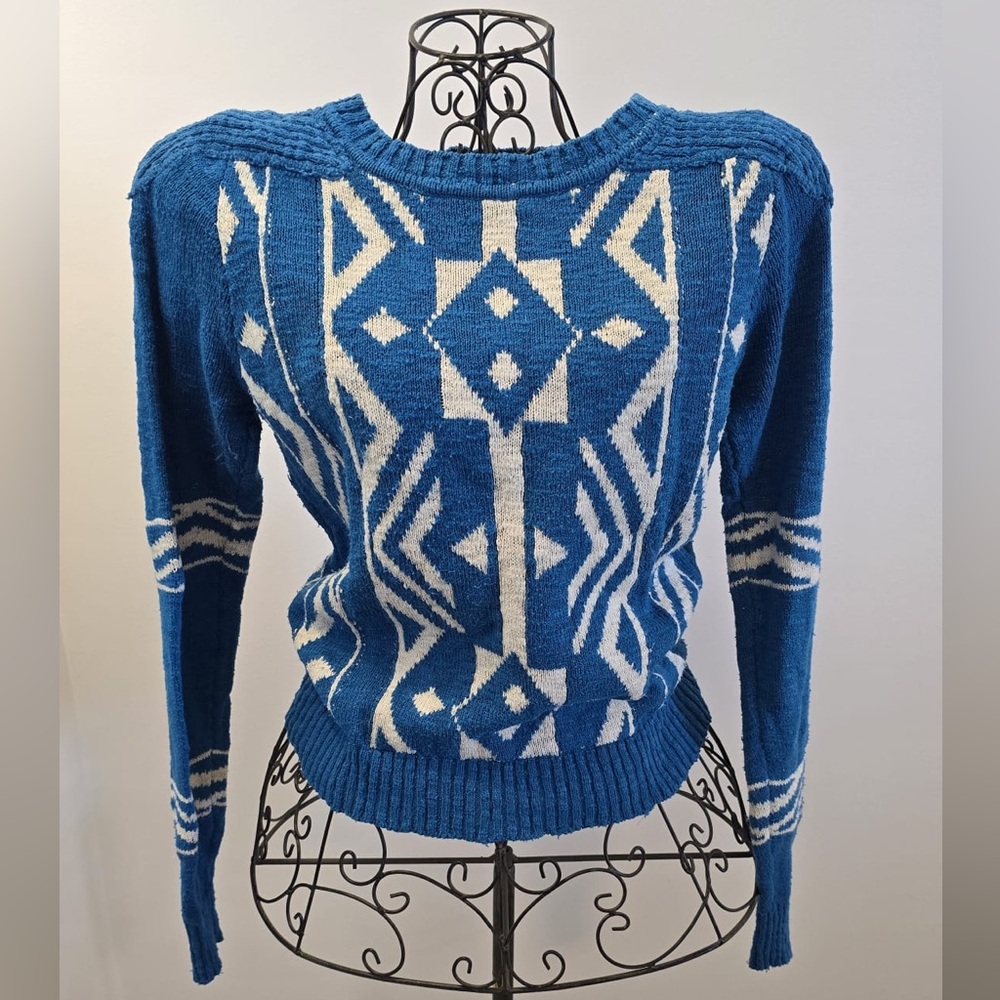 Hollister Blue and White Patterned Sweater